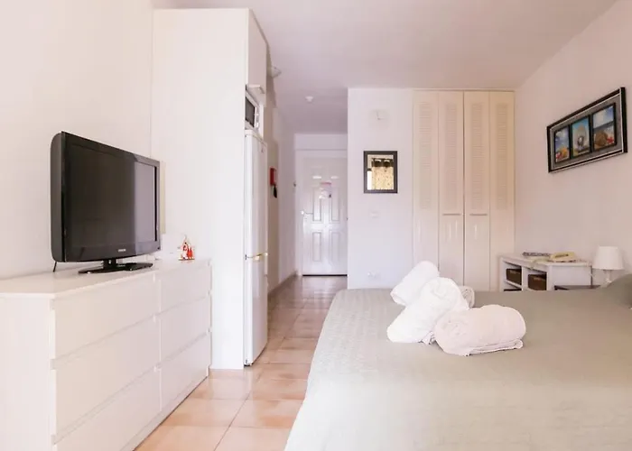 Castle Harbour 347 *